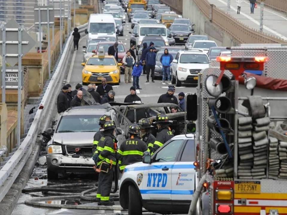 Carambola en puente de Brooklyn deja un muerto y 6 heridos