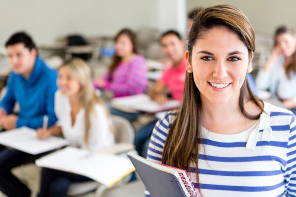 Falta de orientación vocacional genera deserción en universitarios
