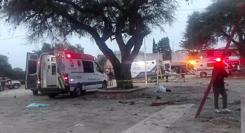 Explosión en capilla deja al menos 3 fallecidos