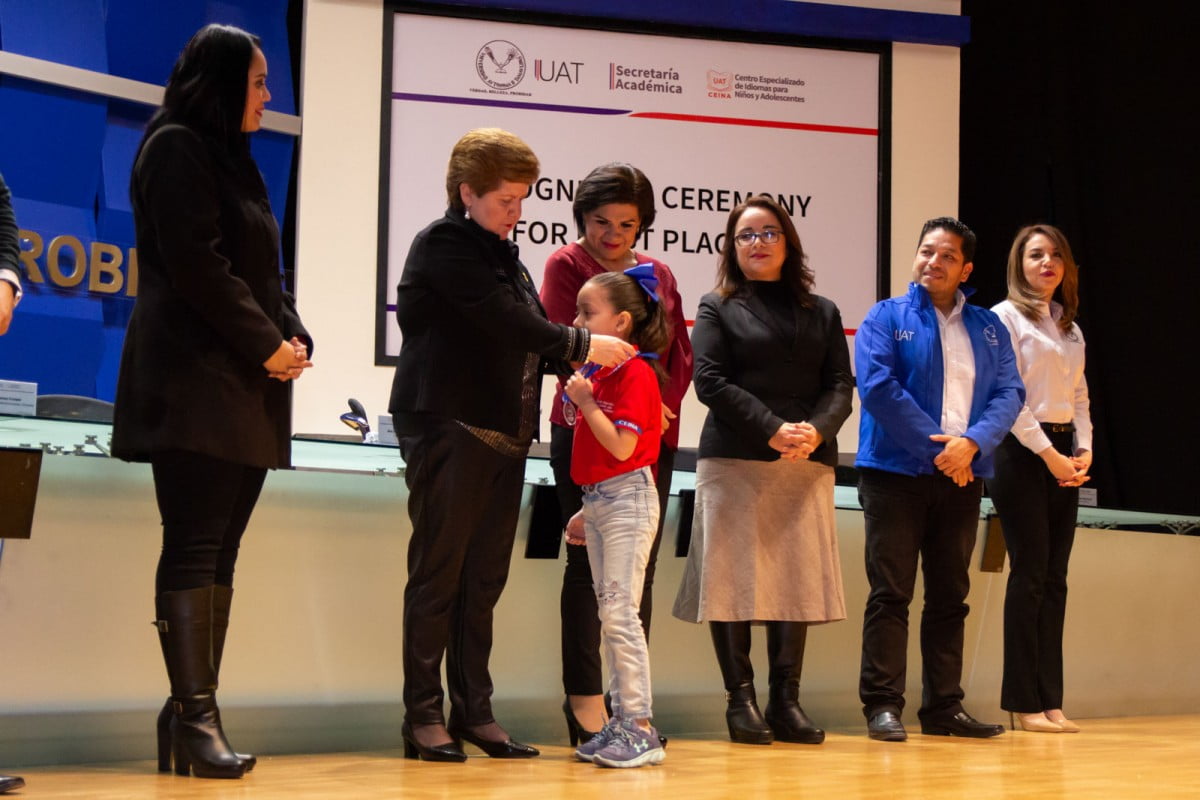 Premia Ceina-UAT a mejores alumnos de cursos de inglés y francés