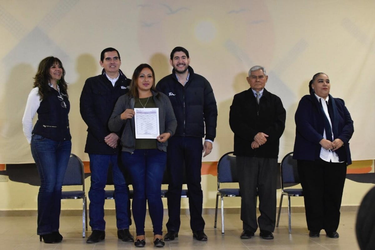 Entrega SET equipo de cómputo y crean Consejos Escolares