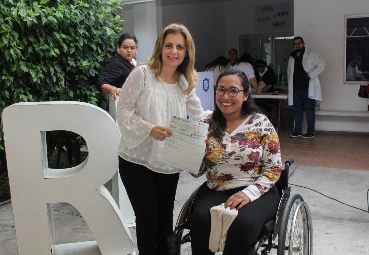 Entregan en Tampico Becas a Alumnos “Sin Límites”