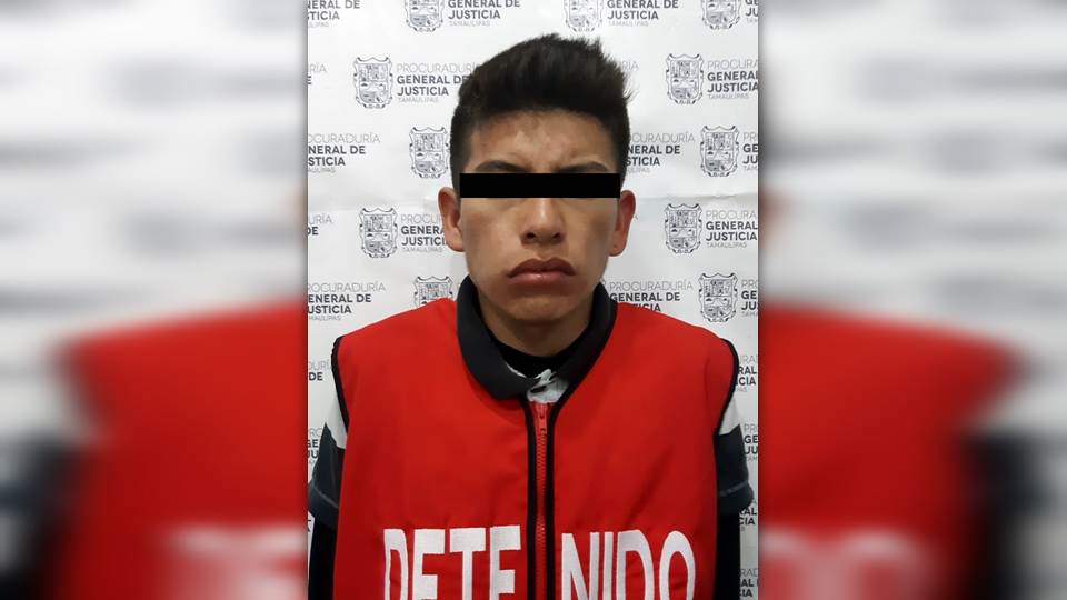 Caen dos, son detenidos cuando viajaban en vehículo robado