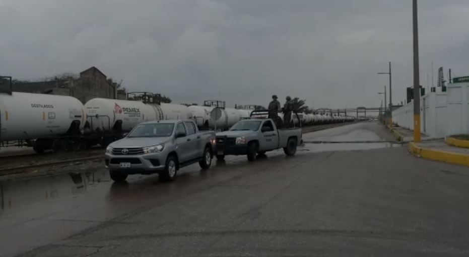 Policía militar controla accesos a refinería en Madero
