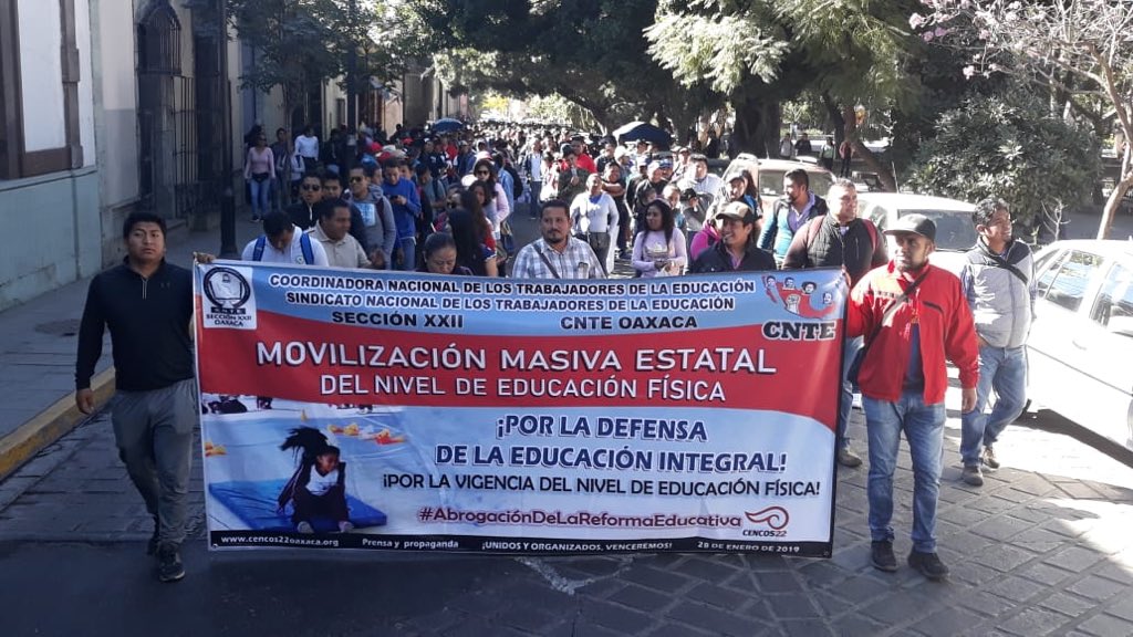 Inician cerca de mil 700 maestros de Oaxaca paro de labores
