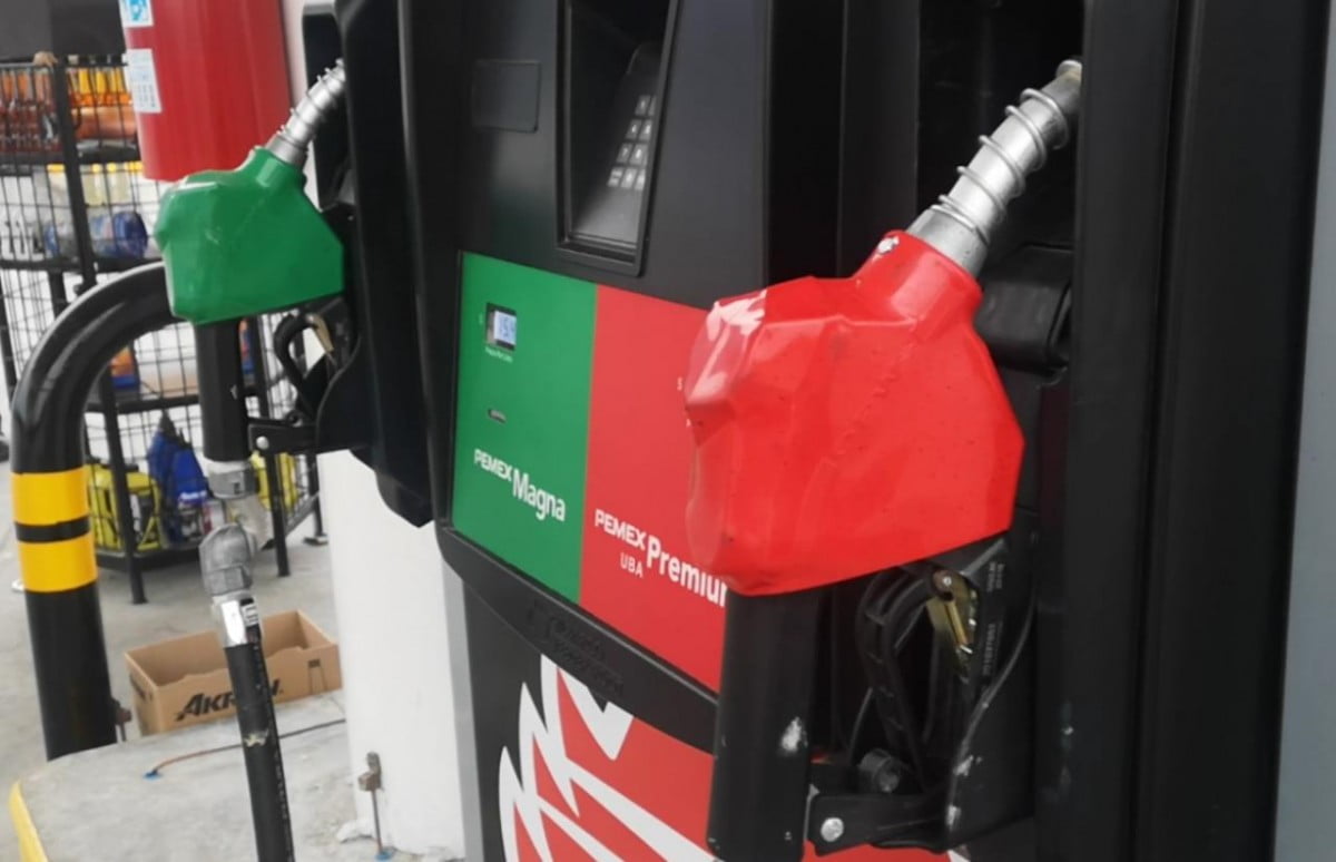 Posible cierre de gasolineras en Nuevo Laredo, PEMEX vende a fronterizos con el 16%