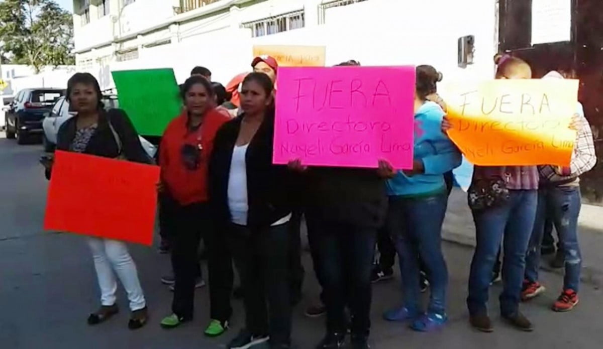 Padres de familia exigen cuentas claras en primaria de Tampico