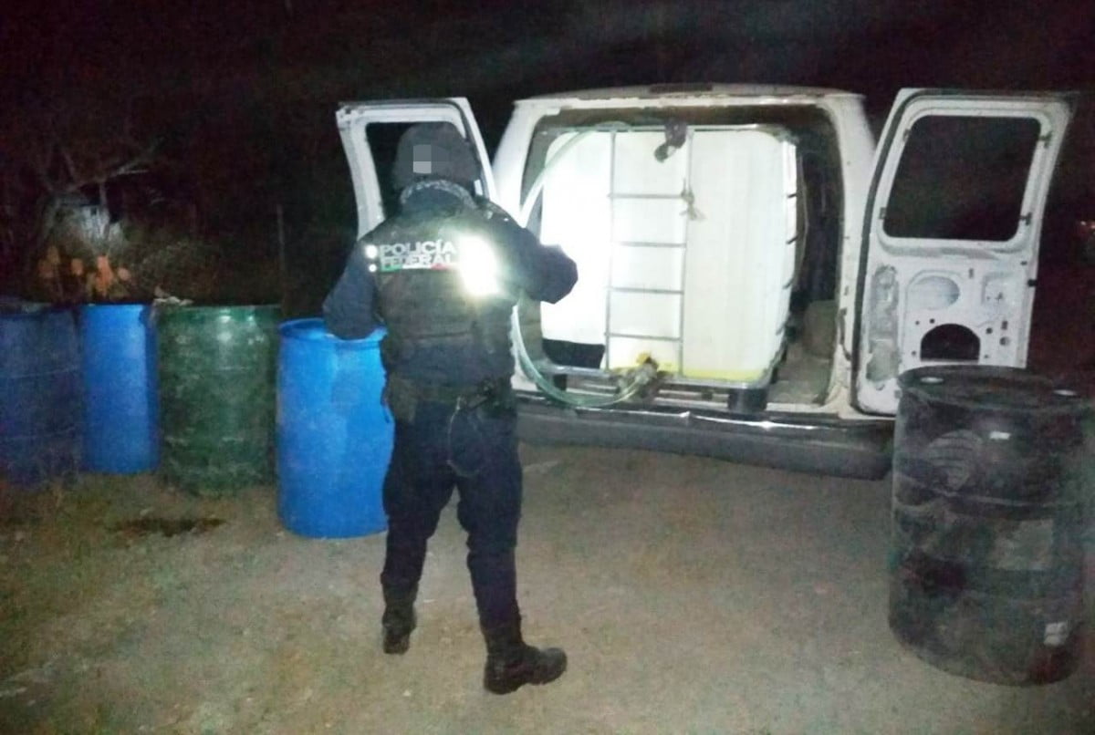 Aseguran 2 vehículos y más de 2 mil litros de combustible