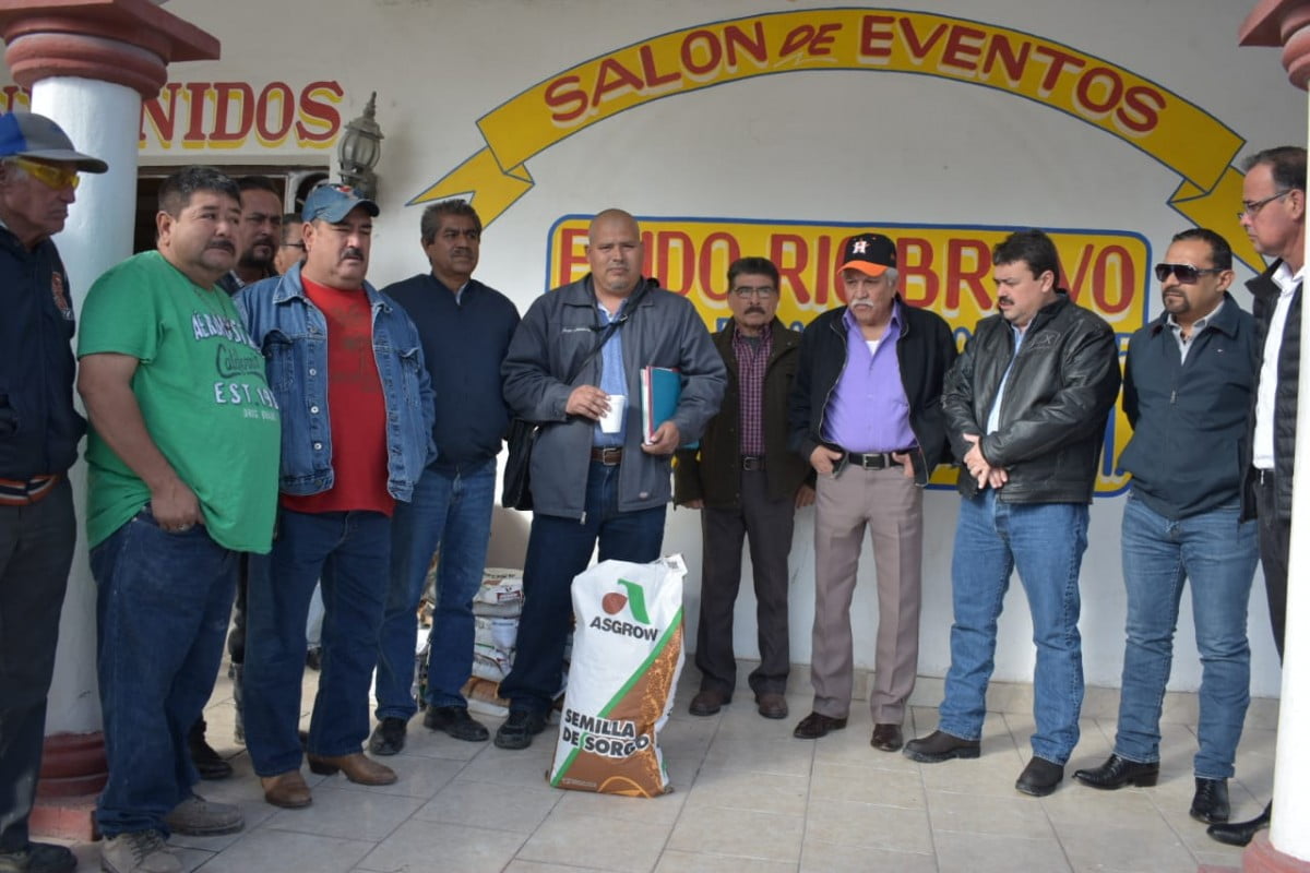 Reciben agricultores del Ejido Río Bravo semilla sin costo