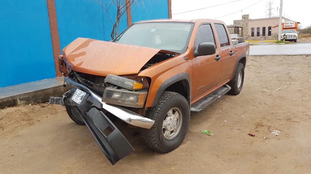 Conductor choca contra negocio en Nuevo Laredo