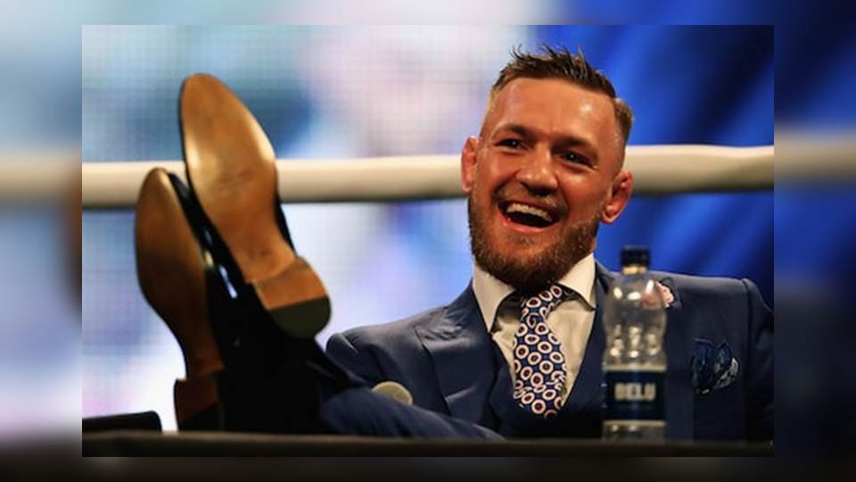 McGregor presume nuevo yate; lo trollean por pequeño detalle