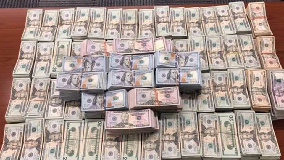 Incautan casi 1 millón de dólares en Puente 2 de Laredo