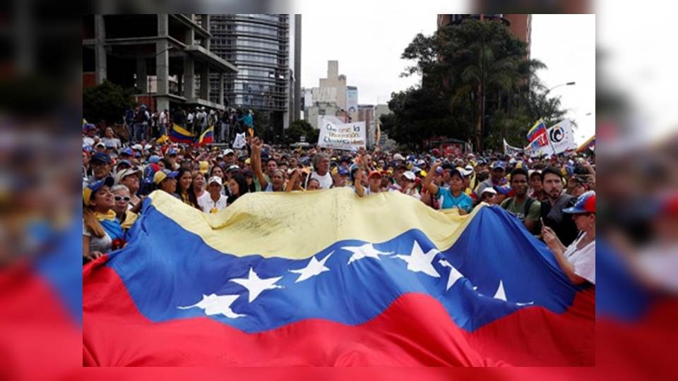 ‘Va a caer, este gobierno va a caer’, corea oposición en Venezuela.