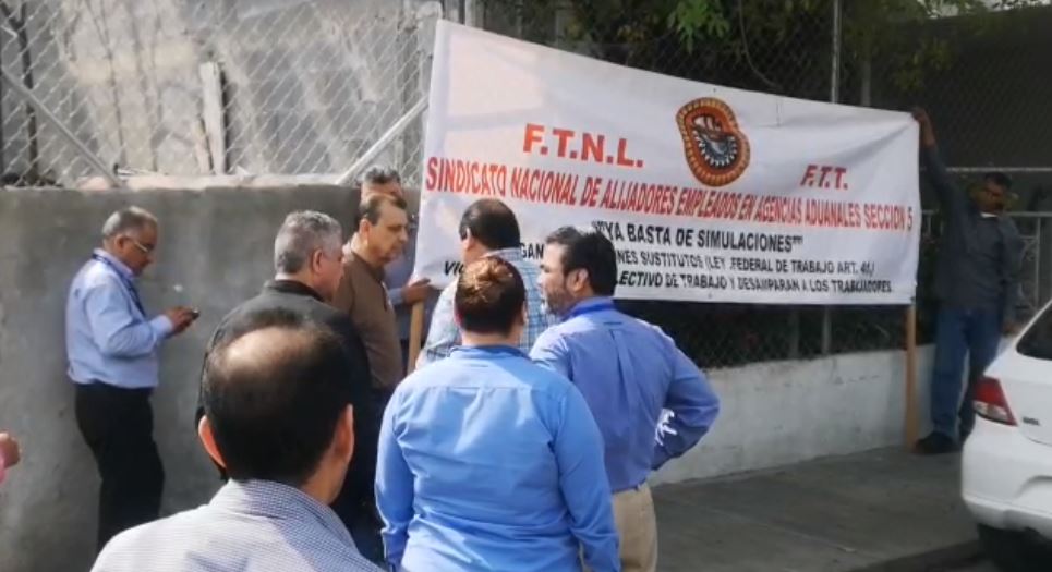 Agentes aduanales de Nuevo Laredo no respetan contrato colectivo de trabajo y empleados deciden manifestarse
