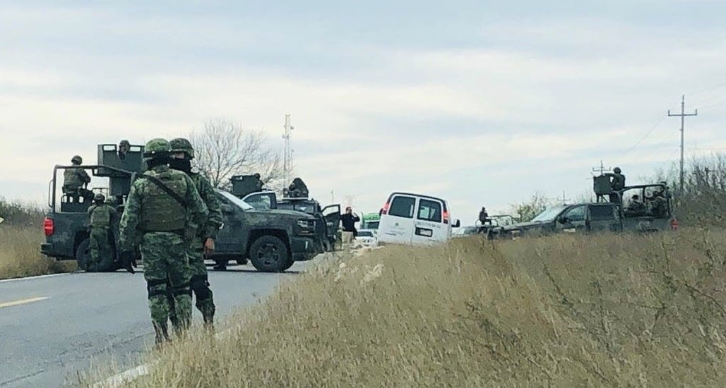 Vuelcan militares en la Nuevo Laredo-Reynosa, hay un muerto