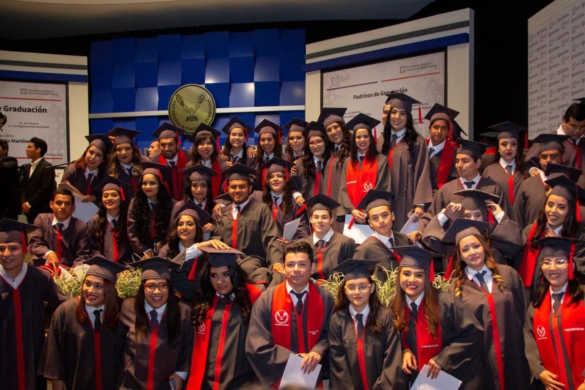 Entrega UAT nuevos graduados de la Facultad de Derecho-Victoria