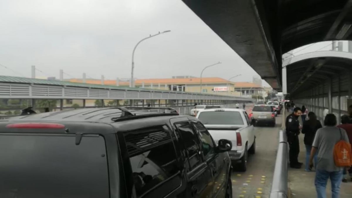 Puentes de Laredo, Texas con vigilancia normal pese a llegada de caravana migrante a la frontera