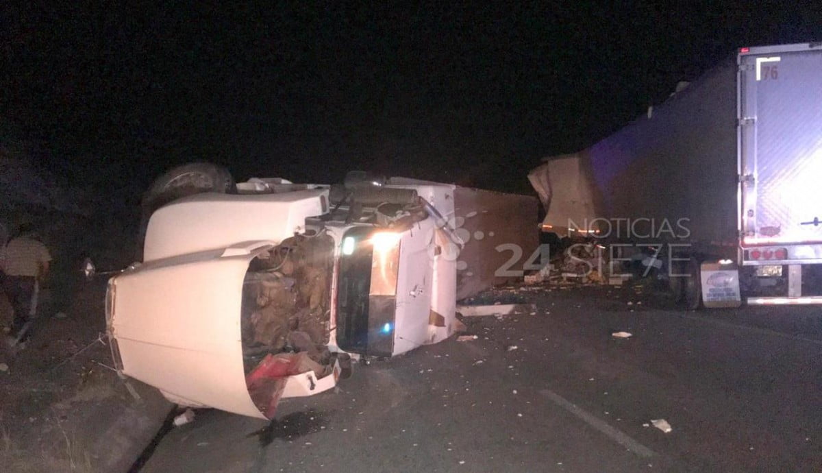 Paraliza choque de tráileres carretera Rumbo Nuevo