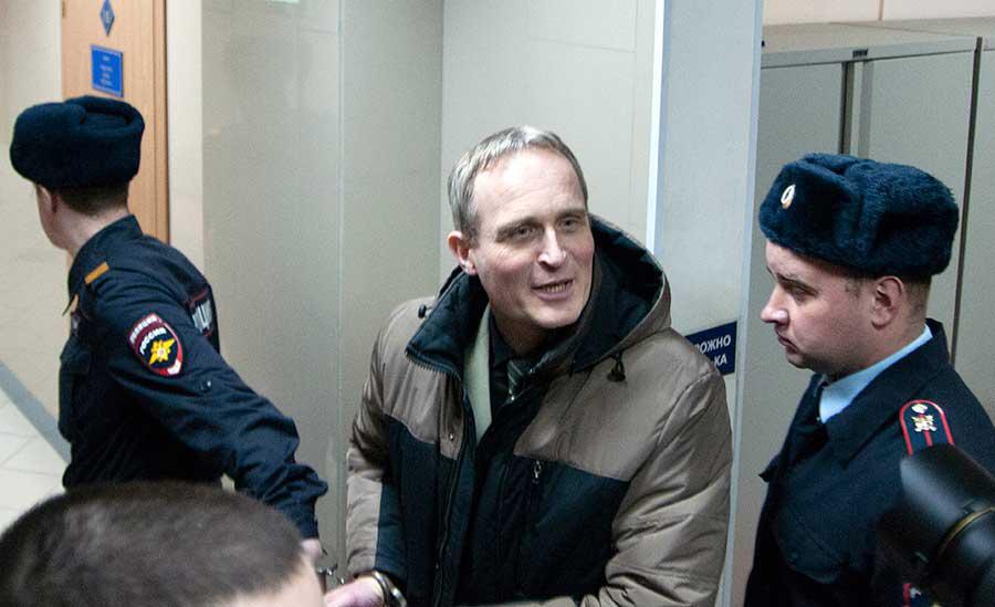 Condenan en Rusia a líder de Testigos de Jehová por ‘extremismo’
