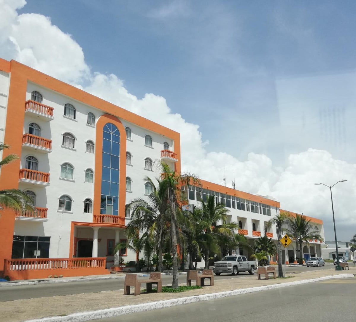 Hoteleros en la zona temen que desabasto de gasolina afecte afluencia en semana santa