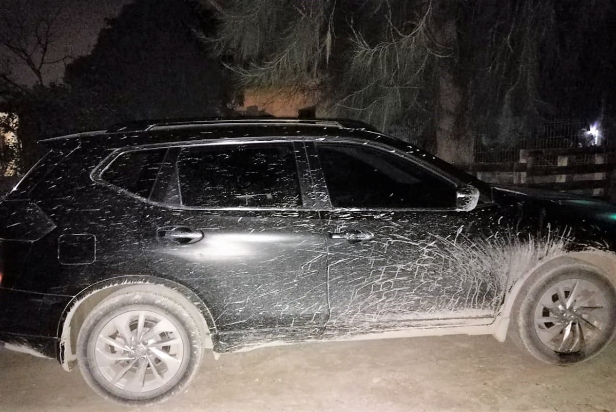 Aseguran en Reynosa camioneta robada con armas largas