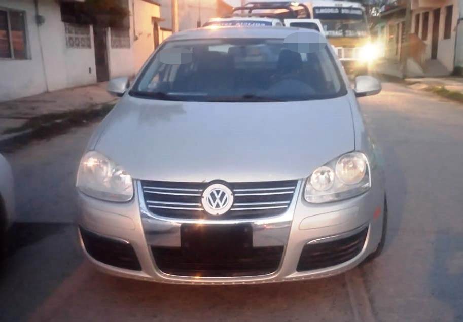 Detienen a dos en la «Modelo», andaban en auto robado