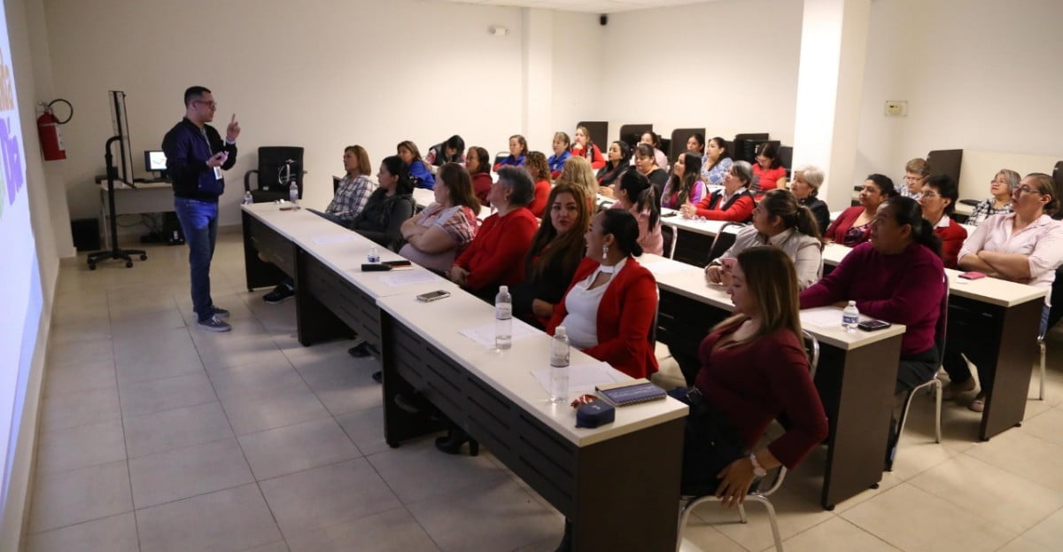 Concientizan sobre tipos de violencia y la importancia de la sororidad entre mujeres