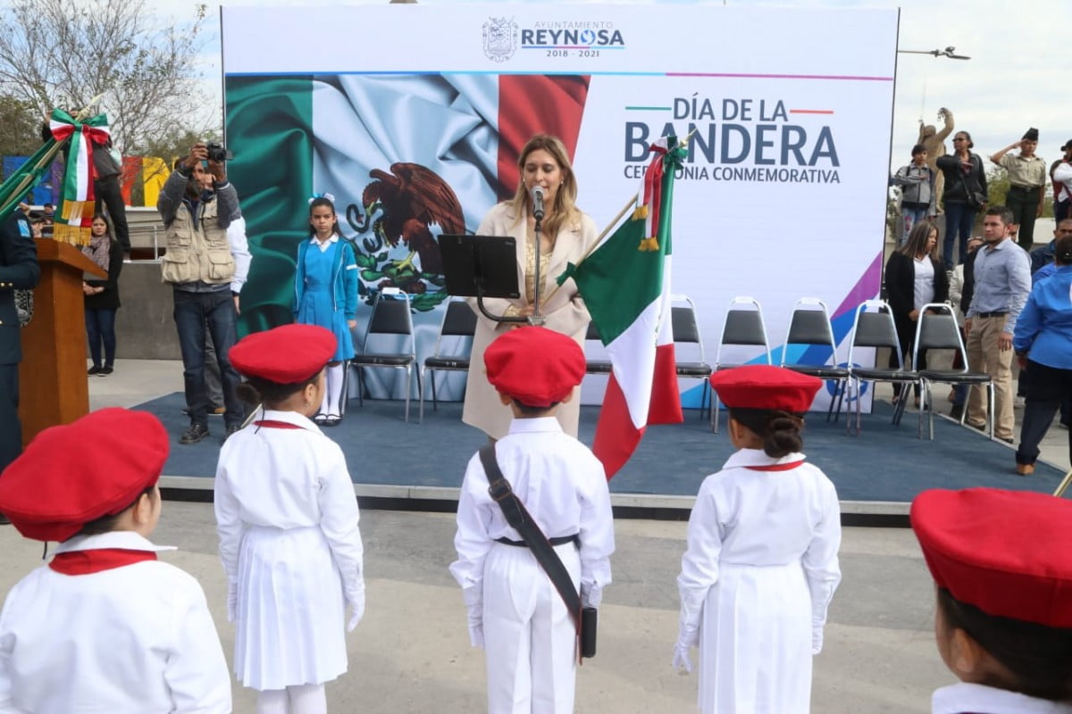 Preside Alcaldesa Maki Ortiz ceremonia del Día de la Bandera