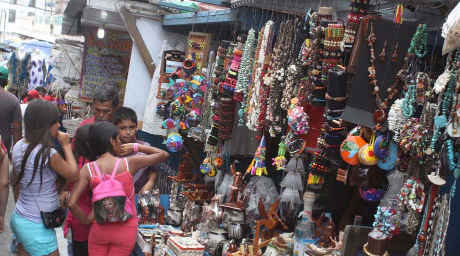 Artesanos de la bajada Juárez piden un mercado para expender sus productos
