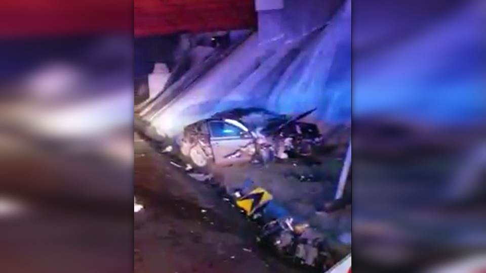 Auto vuela de puente en Nuevo Laredo