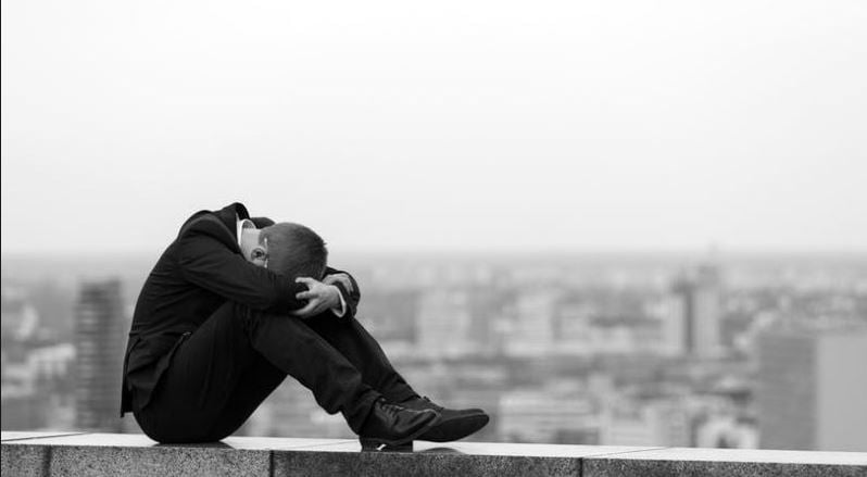Entrar en depresión atrae pensamientos suicidas