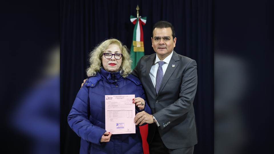 Entrega Enrique Rivas apoyos a escuelas de Educación Especial