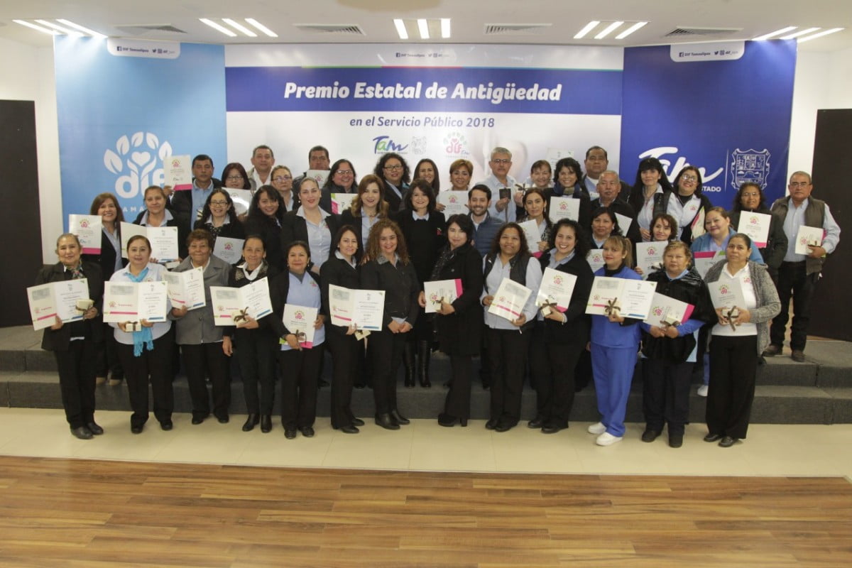 DIF Tamaulipas reconoce trabajo de servidores públicos con la medalla al mérito y premio de antigüedad
