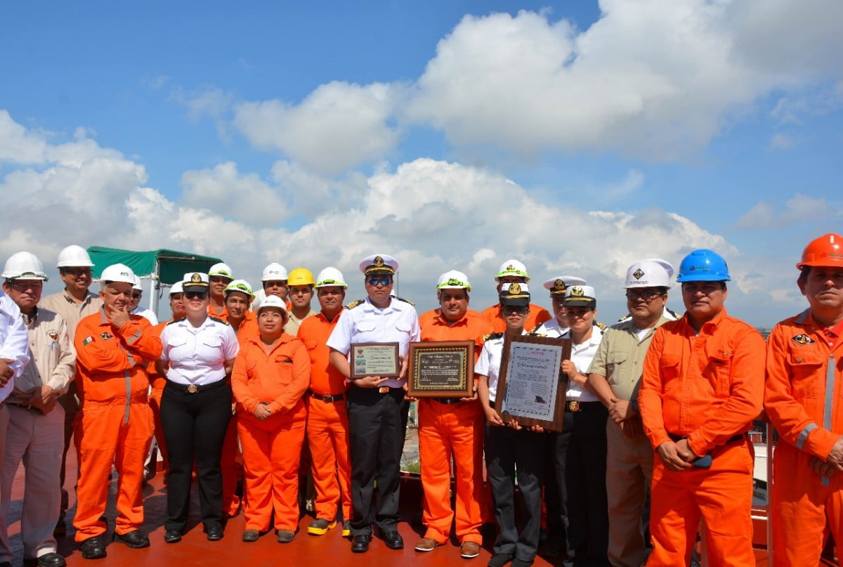 Condecora PEMEX al Buque Tanque Rarámuri como Buque Insignia 2019