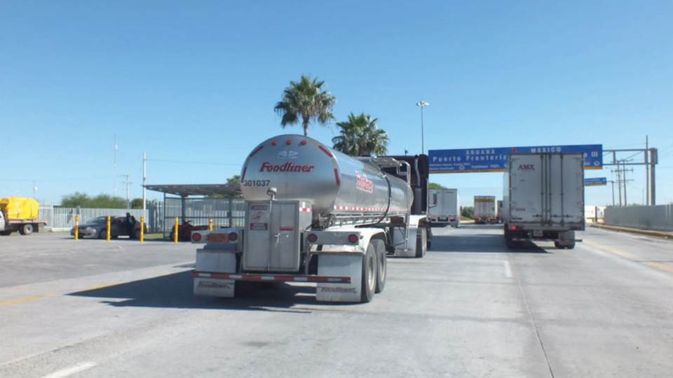 Autorizan cruce de materiales peligrosos por el Puente III de Nuevo Laredo