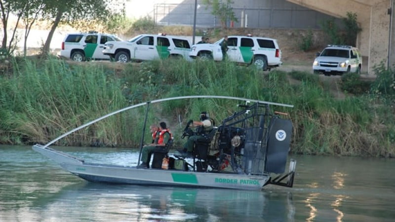 Patrulla Fronteriza rescata a hondureño de morir ahogado en el Río Bravo y lo detiene con otros 5