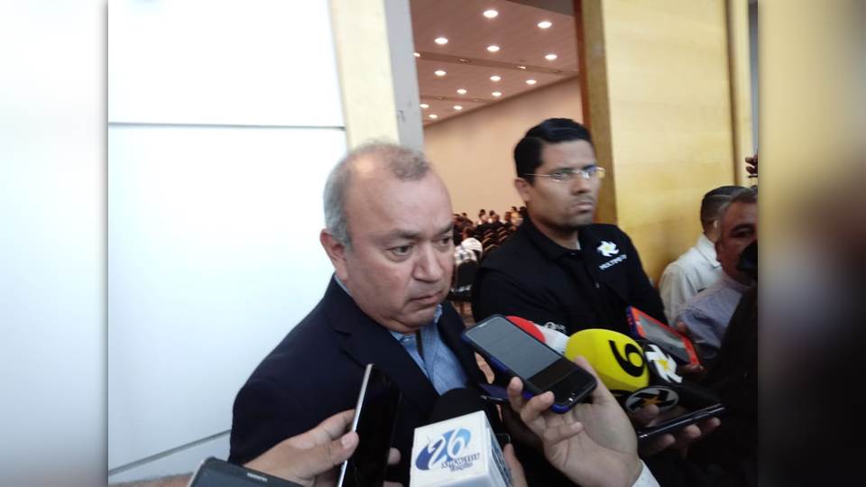 Huye Esdras Romero Vega al ser cuestionado sobre las denuncias de enriquecimiento ilícito
