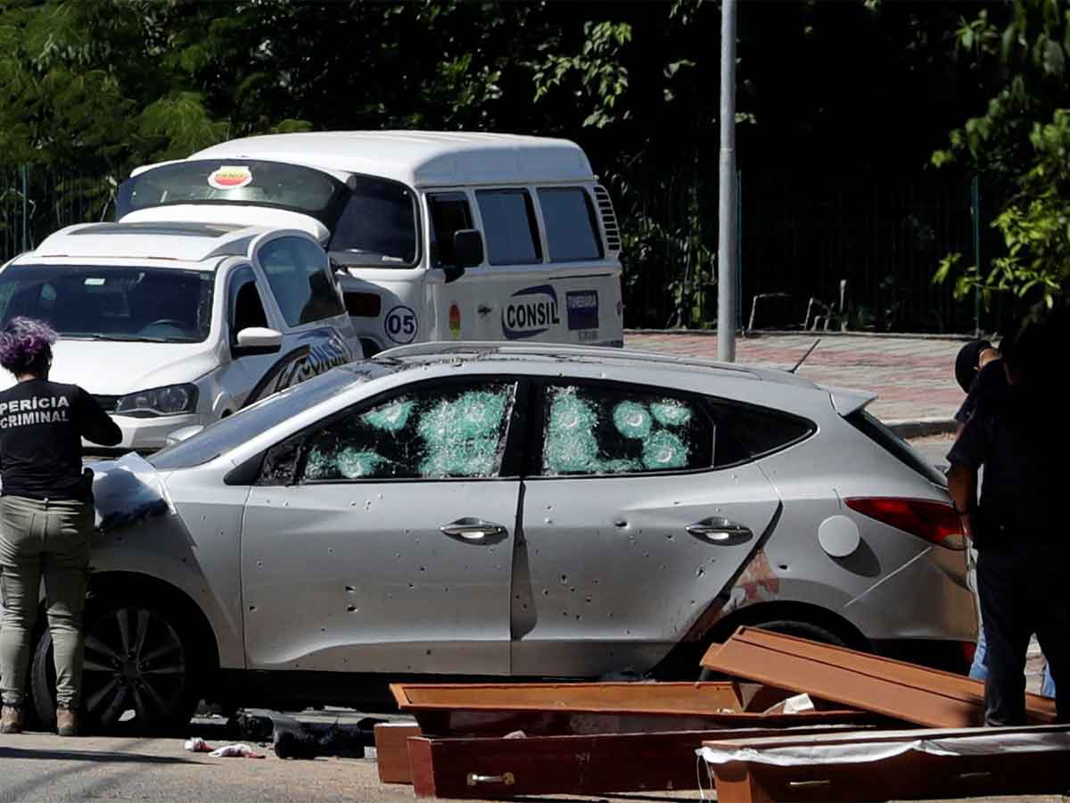 Pretendían robar dos bancos y la policía mata a 11 asaltantes