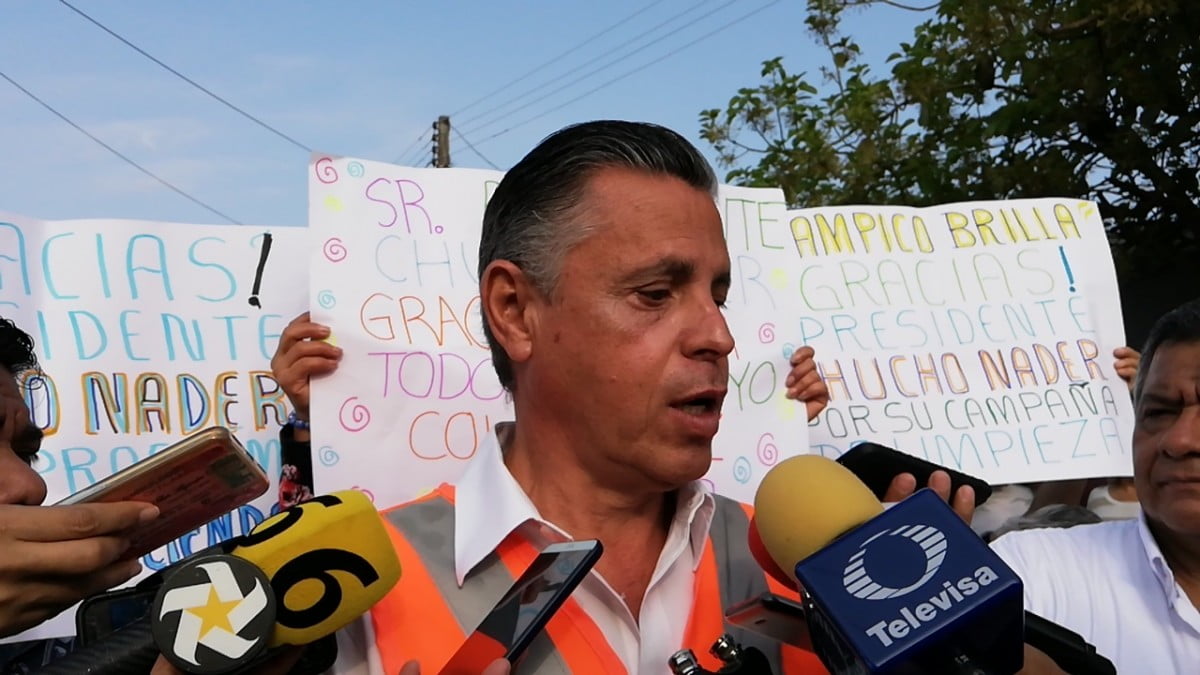 Retiran 10 toneladas de basura de una vivienda en Tampico