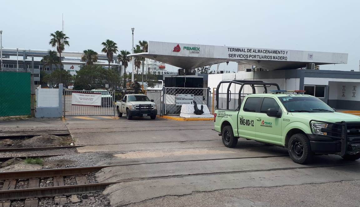 Suspenden a petroleros involucrados en presunto fraude de becas