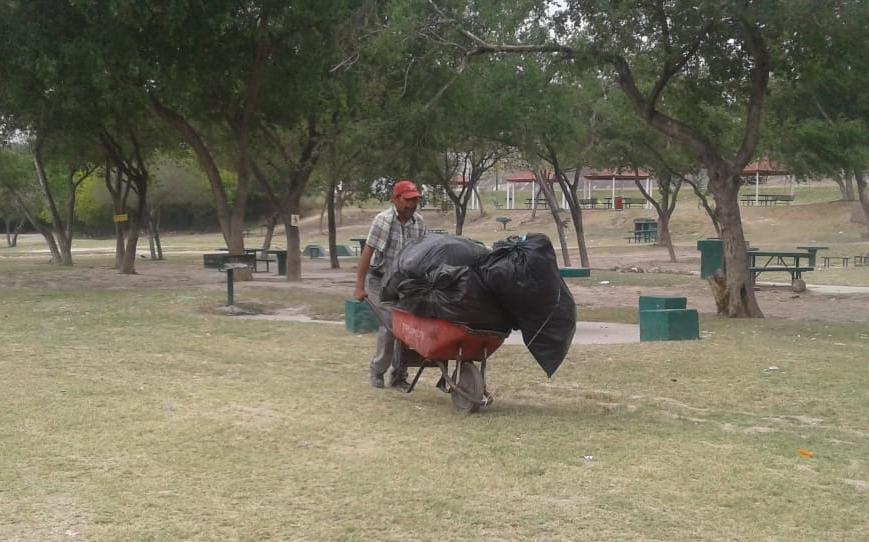 Levantan 28 toneladas de basura en parques y plazas de Nuevo Laredo