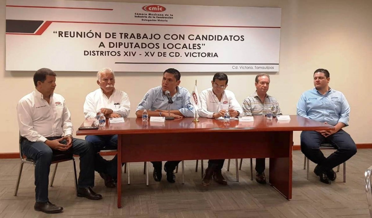 Arturo Soto pacta alianza con constructores en Victoria