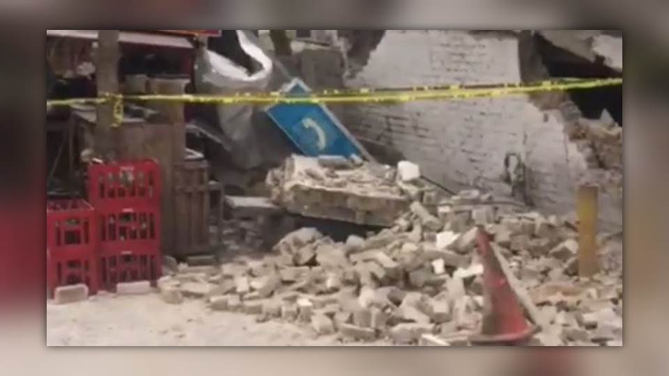 Persona lesionada tras colapsar inmueble viejo en Nuevo Laredo