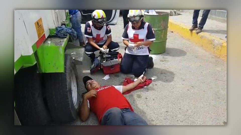 Empleado del municipio casi se amputa dedo al recoger basura