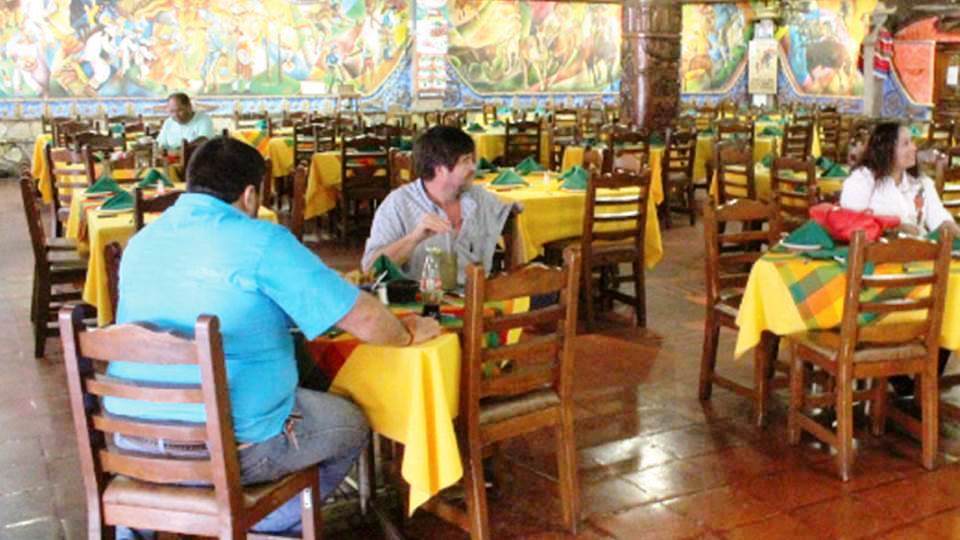 Aumentan precios y recorte de personal en restaurantes de Nuevo Laredo