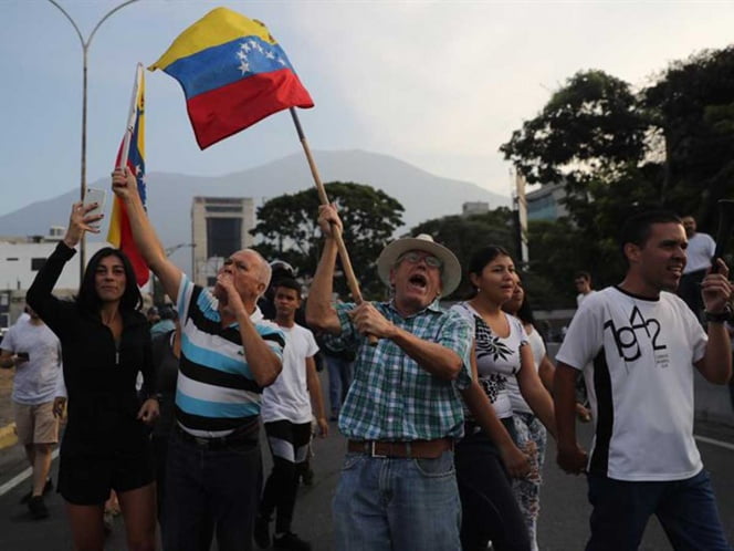Venezuela vive momento crítico por rebelión contra Maduro