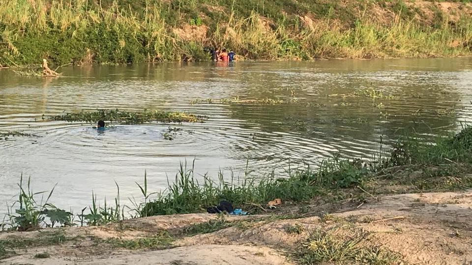 Familia se lanza al río Bravo, tras nula respuesta de EU sobre asilo humanitario