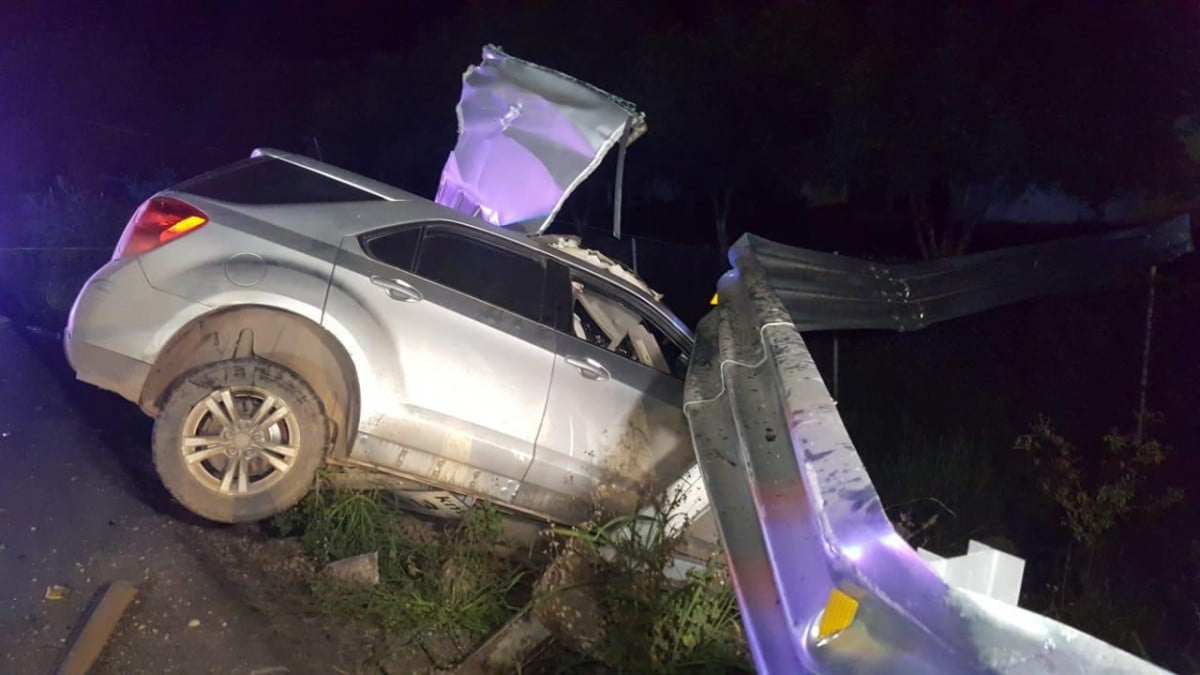 Muere al chocar contra barra de contención en la Victoria-Monterrey