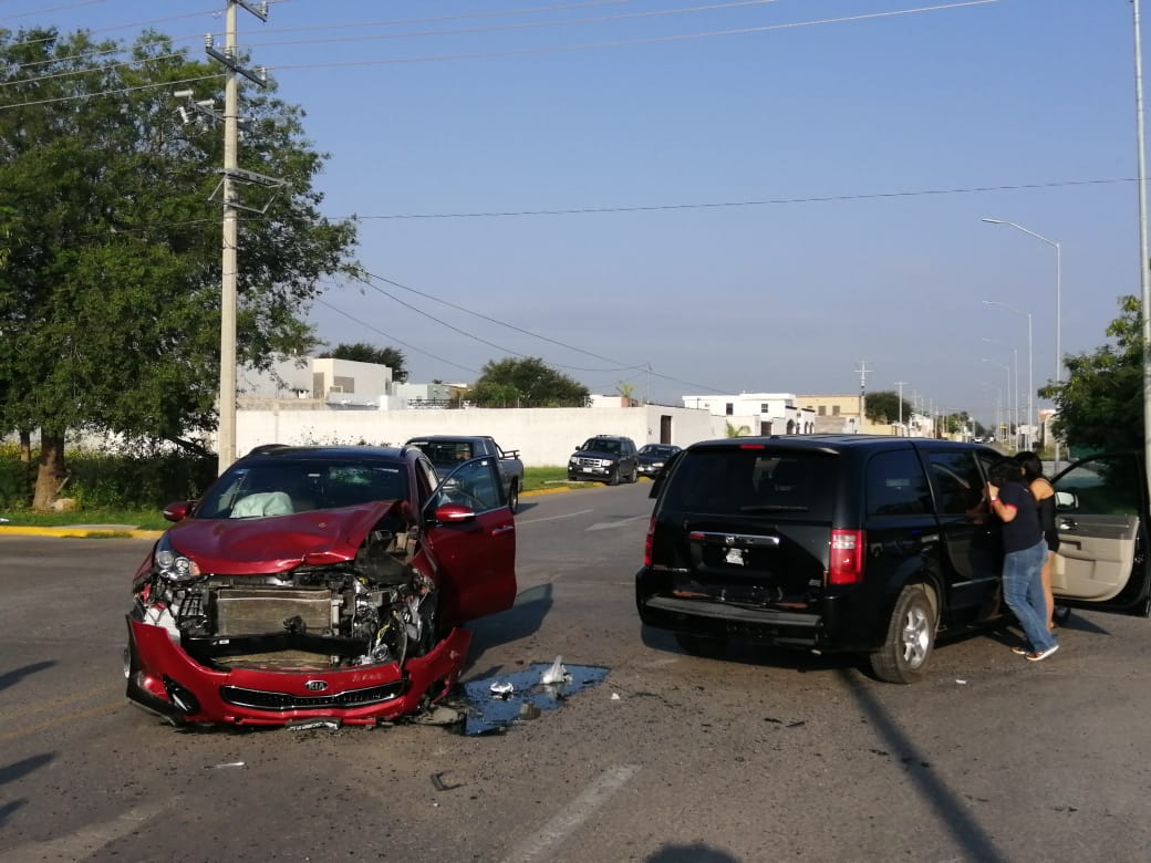 Se pasa alto y provoca accidente vial