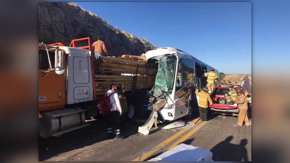 Choque en autopista Durango-Mazatlán deja cinco muertos